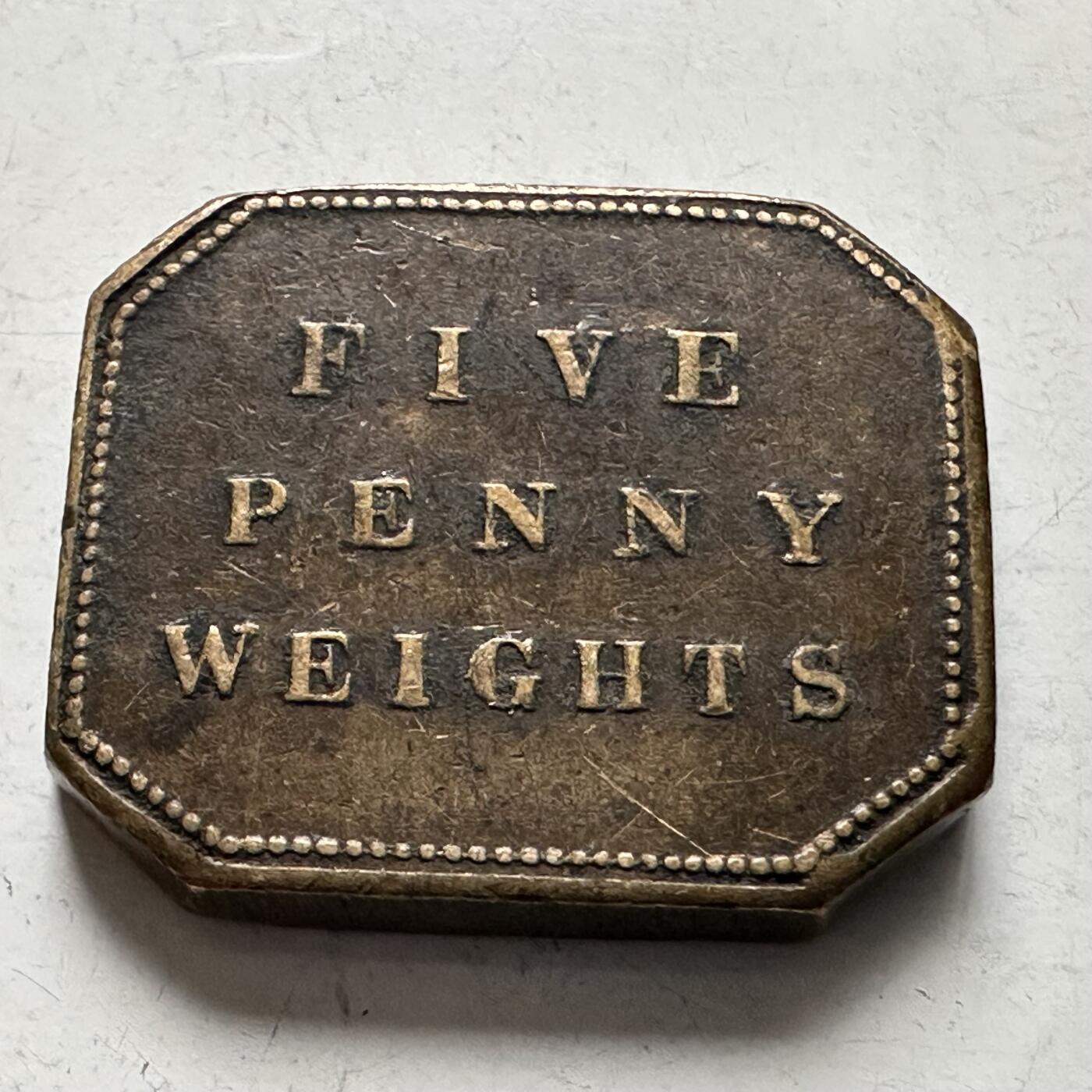 🌹外币初藏🌹🐯2026年第8场  每周二四六晚8️⃣点 接代拍 英国老式校准砝码 5本尼 约7.775克 带皇家标识