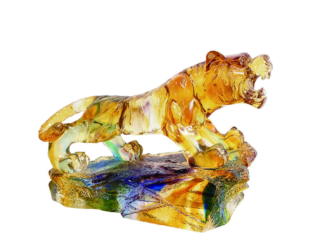 上海拍卖行2025年秋季古董珍玩拍卖会 七彩琉璃作品《万兽之王》