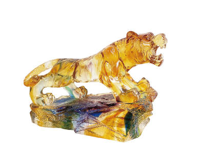 上海拍卖行2025年秋季西洋家具及装饰艺术品 - 七彩琉璃作品《万兽之王》