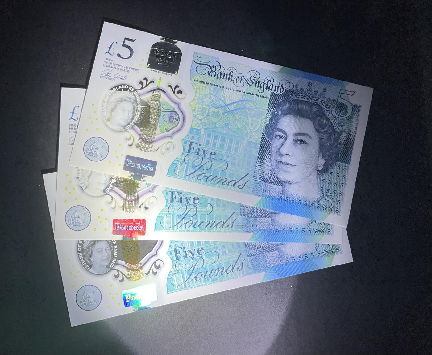 【礼羽收藏】🌏世界钱币拍卖第120期 英国绝版女王5英镑，AA冠尾66靓号一组共3张开窗口无刮擦痕(集冠首选)均绝品