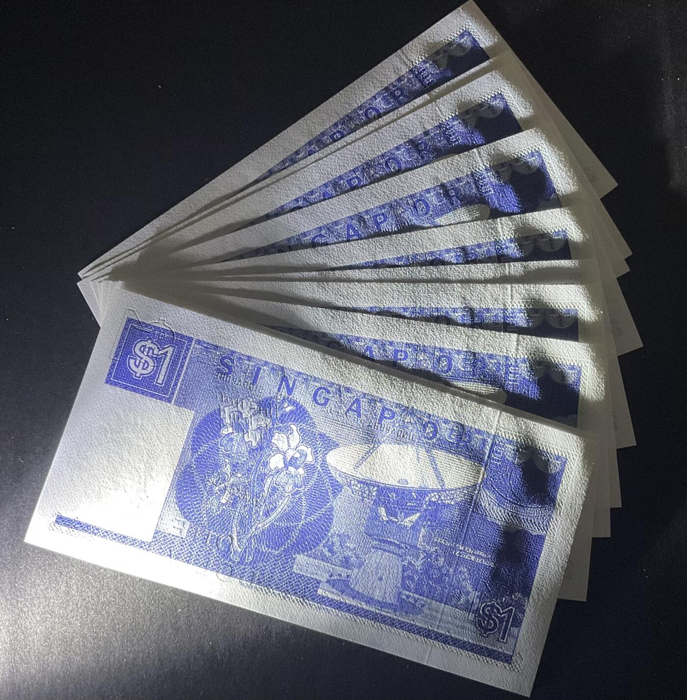 【礼羽收藏】🌏世界钱币拍卖第120期 新加坡1987年1$纸币帆船版 B9小号冠(兰花与卫星 )凹版印刷设计精良美观，标10连刀拆品相绝中绝无斑角尖(此版非常容易发黄霉变长斑)此品更显品质