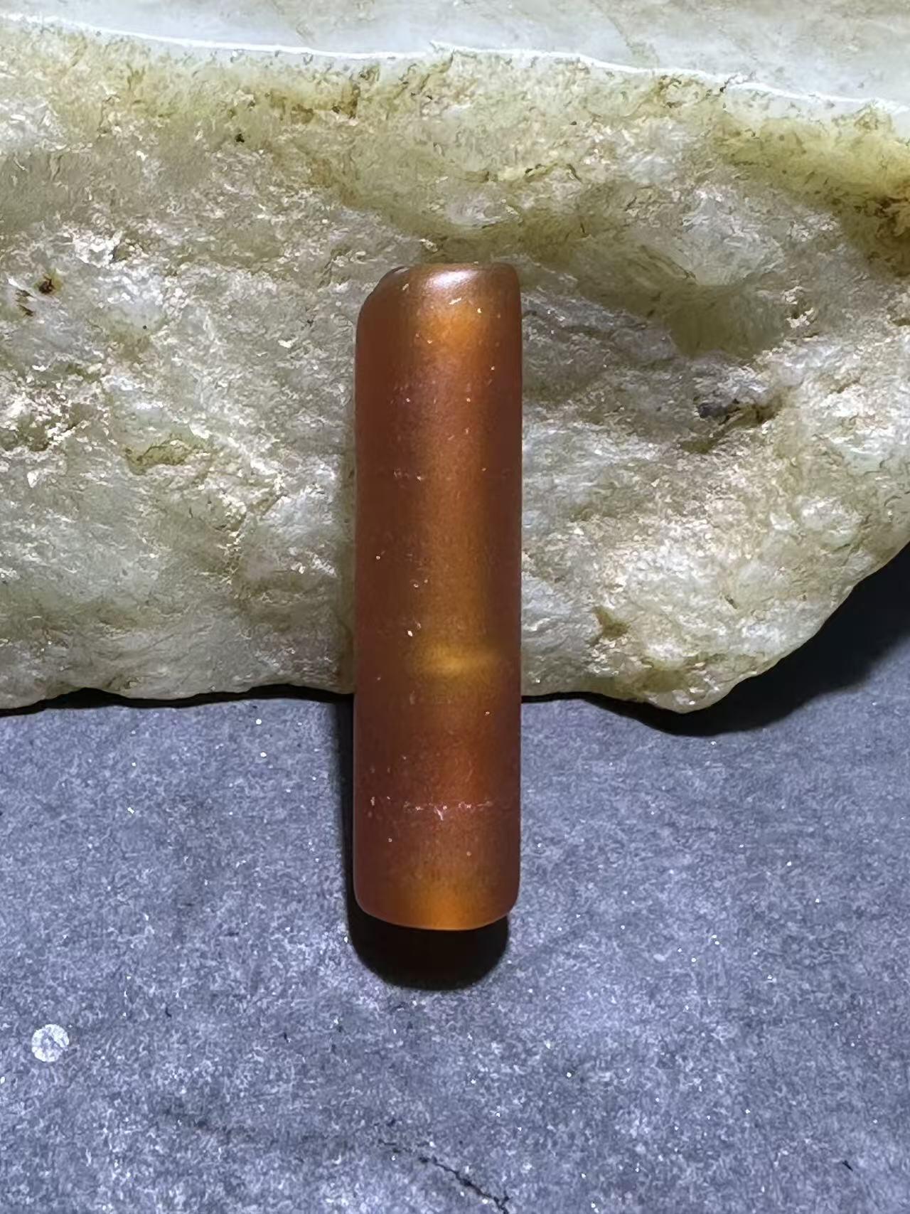 高玉化酒红色缠丝玛瑙通货直桶，桶珠一颗，