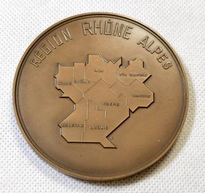 甄臻铺-世界币章拍卖（第48期）精品场拍品征集中，送拍享返佣金等优惠多多 - 法国 1986年 罗讷-阿尔卑斯地图纪念铜章 152.6g 68.7mm 压手感强，厚重扎实