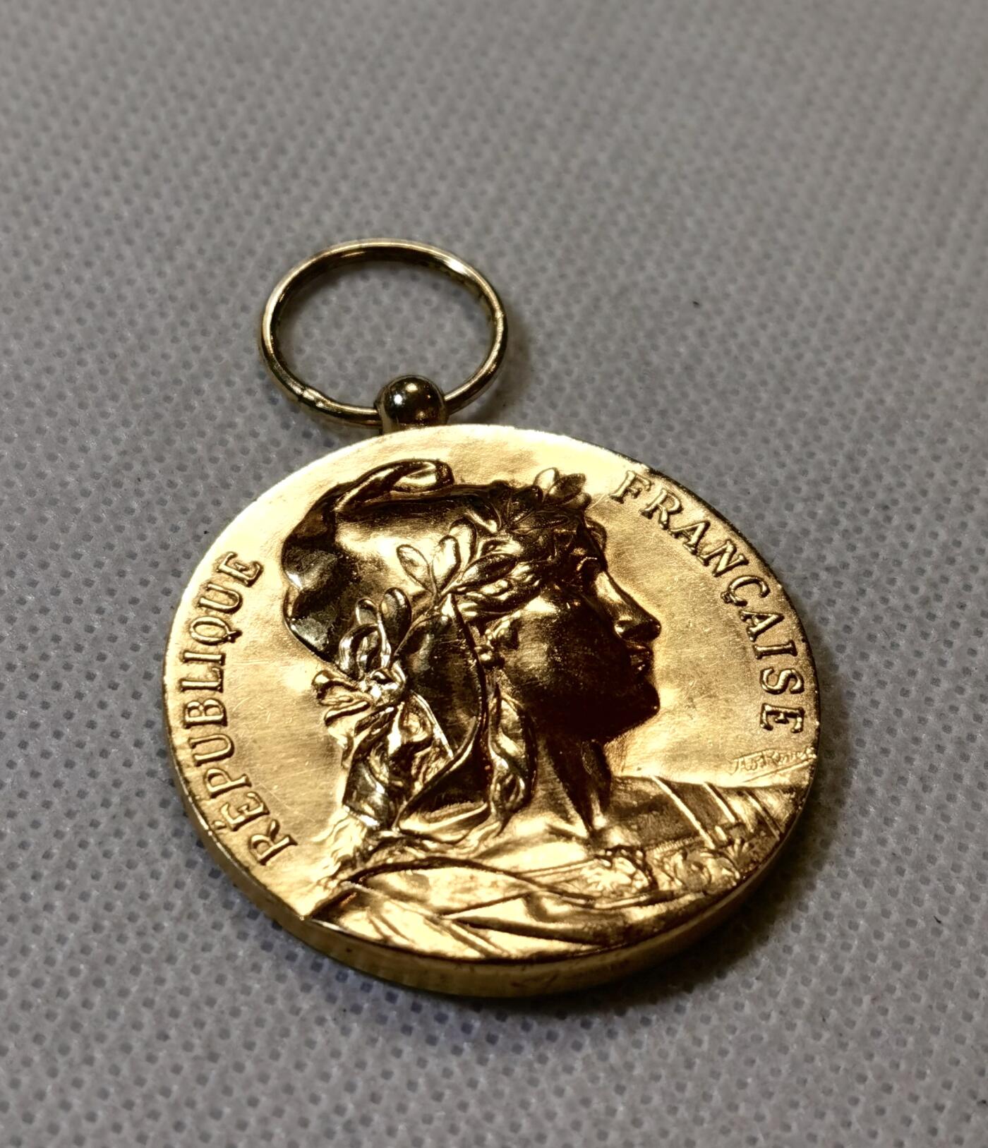 甄臻铺-世界币章拍卖（第48期）精品场拍品征集中，送拍享返佣金等优惠多多