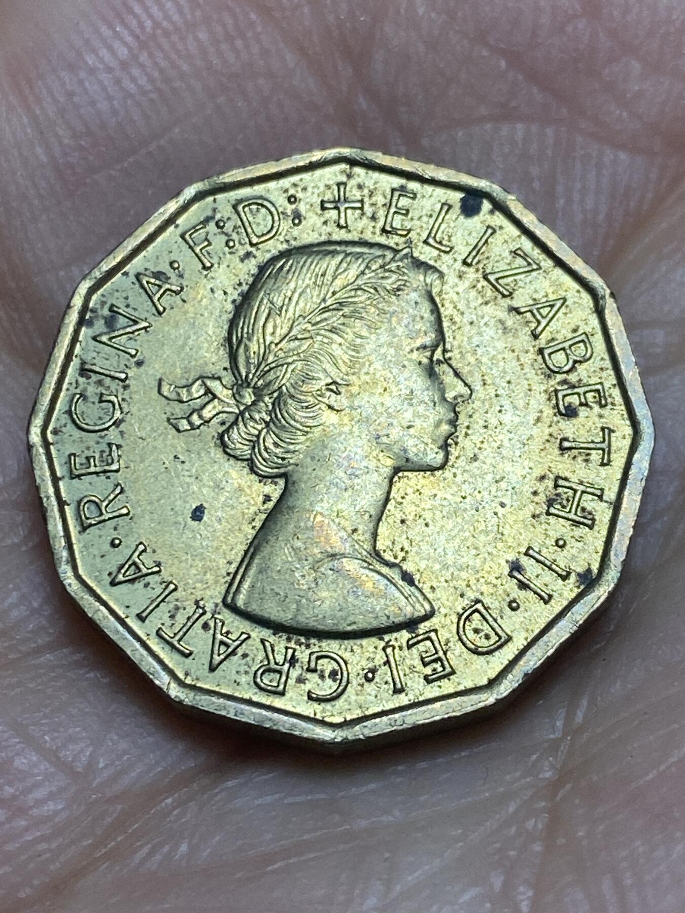 2026年第八场(总第一百七十七场）外国好品散币场(免佣金) 英国🇬🇧1967年3便士(伊丽莎白二世青年桂冠第二版，普制币关门年)