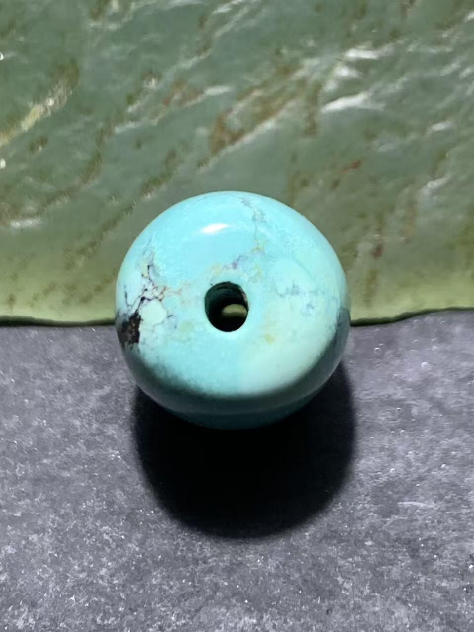 湖北十堰高瓷天空蓝网花松石桶珠一颗，