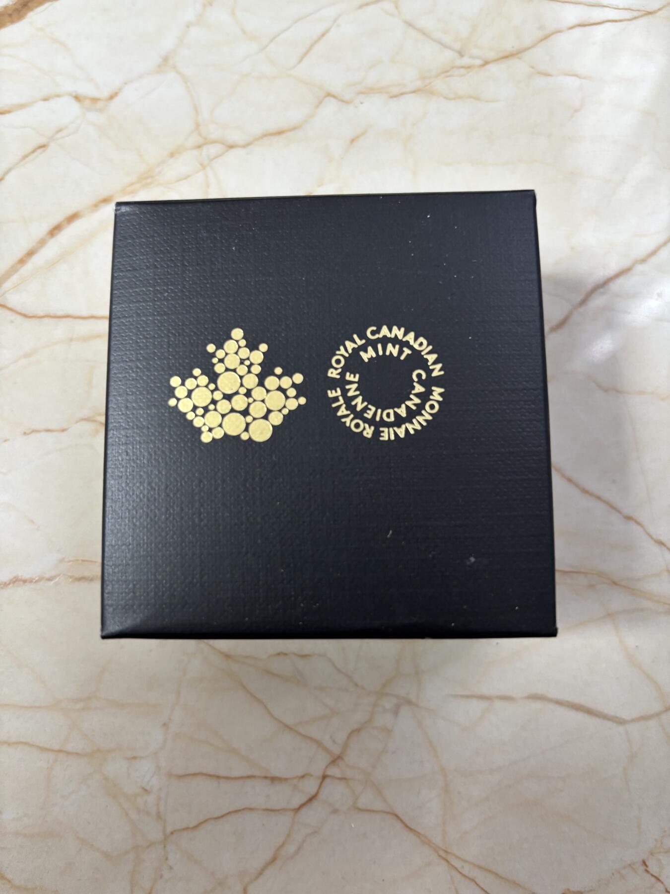 第188期拍卖 加拿大2025年恐龙之眼系列塔纳托龙1盎司椭圆形彩色银币，999银，发行8500枚