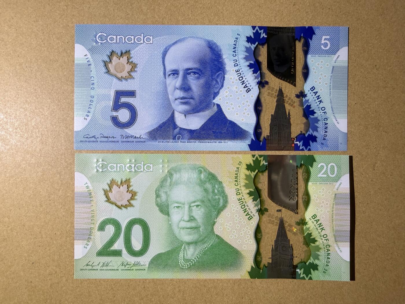 《艾美收藏》第229期-1.18周日外币荟萃 加拿大5、20元2张 UNC 无4 5元双尾88 20元豹子号