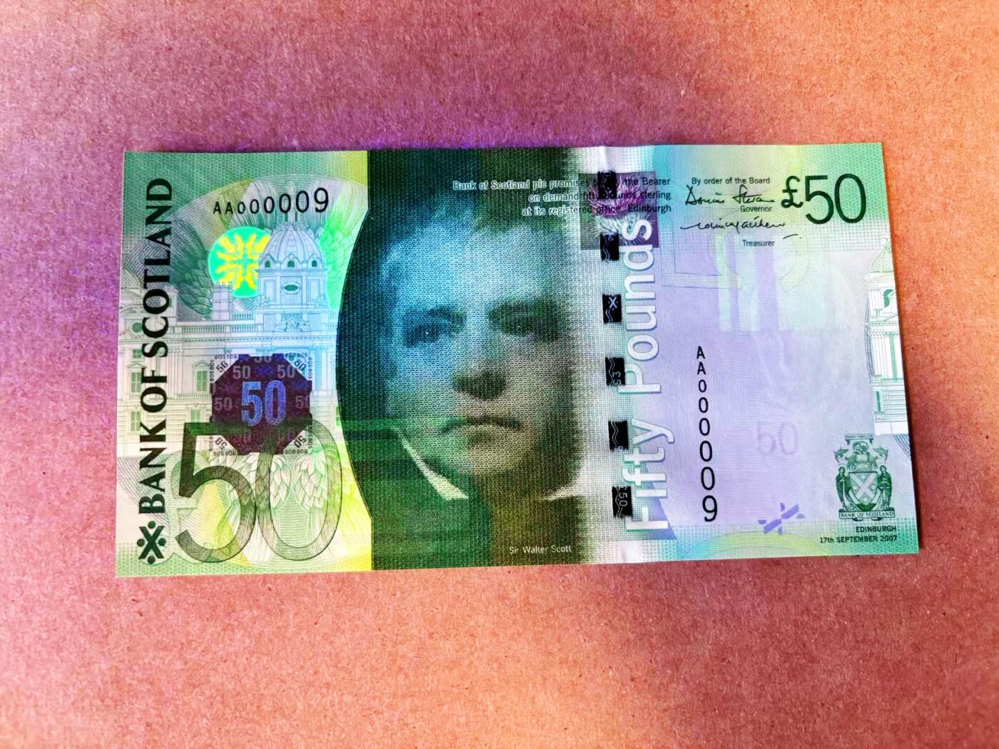 【Blue Auction】世界纸币精拍第776期——18级TOP拍卖/信誉/品质/专业/高效💫 【一组5张AA冠000009个位号全同套极罕见 含IBNS获奖钞 20镑有行长及司库长Stevenson & Matthew亲笔签名非常罕见 收藏级】苏格兰 2007年5-100镑 设计精美 全新UNC 油墨凹凸感非常好 单张9号的获奖钞价值就非凡（100镑水印处非受潮原因的荧光极轻微一小点反应 之前遇到过多张类似的苏格兰纸币都给了66分影响不大）