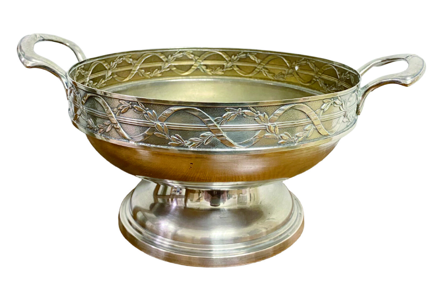 上海拍卖行2025年秋季古董珍玩拍卖会 约20世纪初欧洲银质双耳高足果盆(W:558g,底足为银质,盆身为800印记)