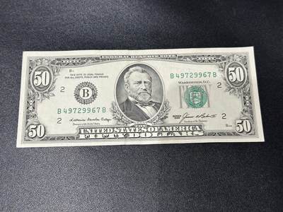 《外钞收藏家》第六百零三期（精选场）（本平台长期征集拍品、欢迎藏友们联系合作） - 1985年美国小头版50美元 AU品相 尾9967