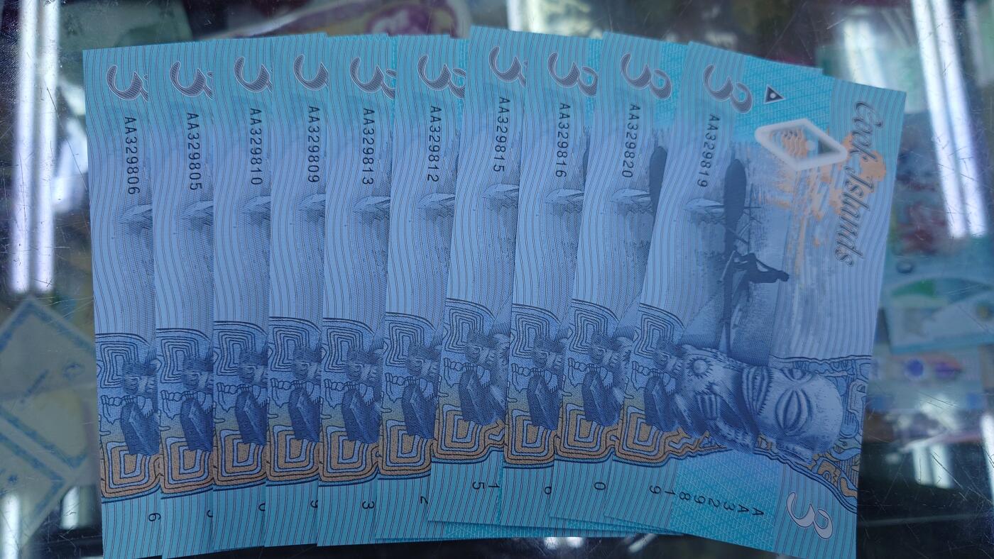 【新年九拍】世界钱币～微拍第230期暨2026年第9期  数十款低端纸币批发 成本价起拍 2021年库克群岛3元 AA冠如图十张无47为一件一起拍