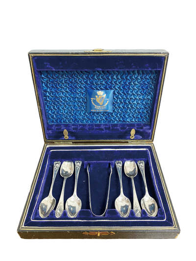 上海拍卖行2025年秋季古董珍玩拍卖会 - 19世纪英国谢菲尔德Wingfield镀银雕花茶勺连糖夹(原装盒)