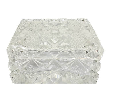 上海拍卖行2025年秋季古董珍玩拍卖会 - 捷克波西米亚手工切割水晶盒