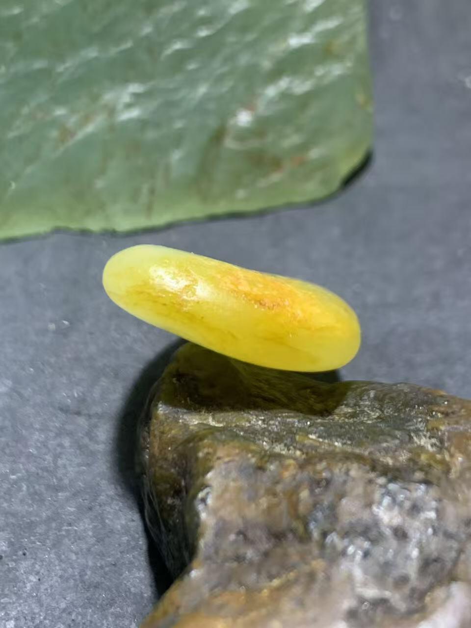 精美洒金皮和田玉独籽原石一颗，