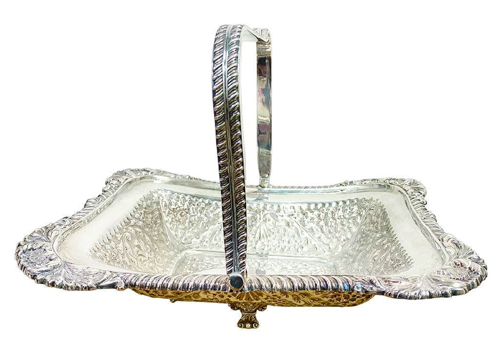 上海拍卖行2025年秋季古董珍玩拍卖会 美国镀银雕花水果篮(30×23cm)