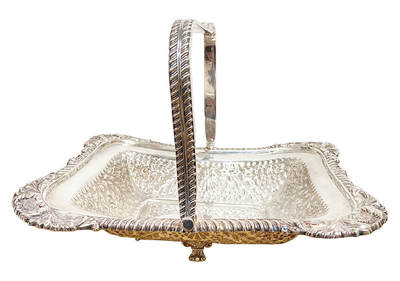 上海拍卖行2025年秋季古董珍玩拍卖会 - 美国镀银雕花水果篮(30×23cm)