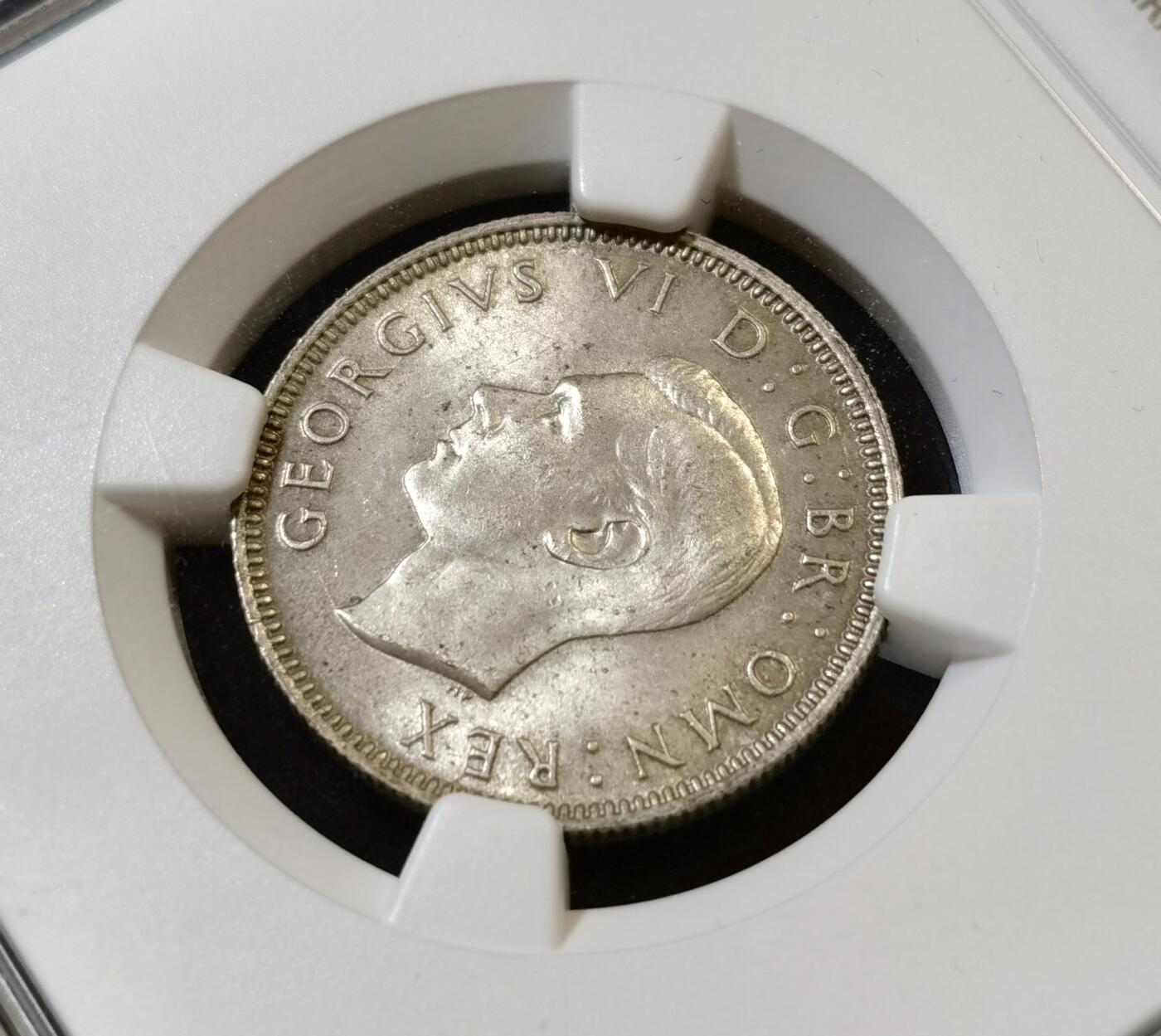 甄臻铺-世界币章拍卖（第48期）精品场拍品征集中，送拍享返佣金等优惠多多 NGC-MS64 乔治六世1先令银币，特色暗灰色包浆，较少见站狮，苏格兰版