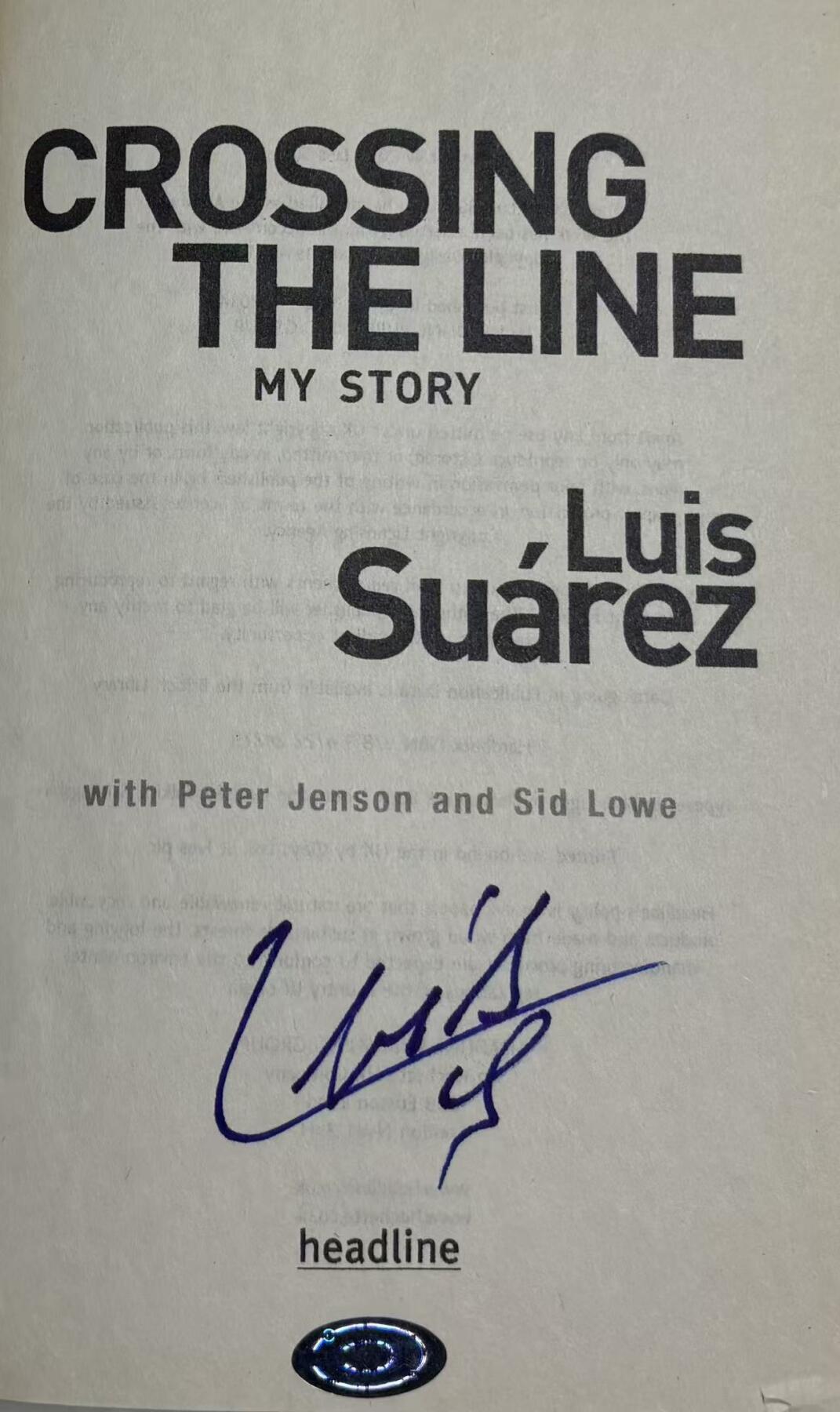 零元拍：龅牙苏 路易斯.苏亚雷斯亲笔签名自传《Crossing the line》