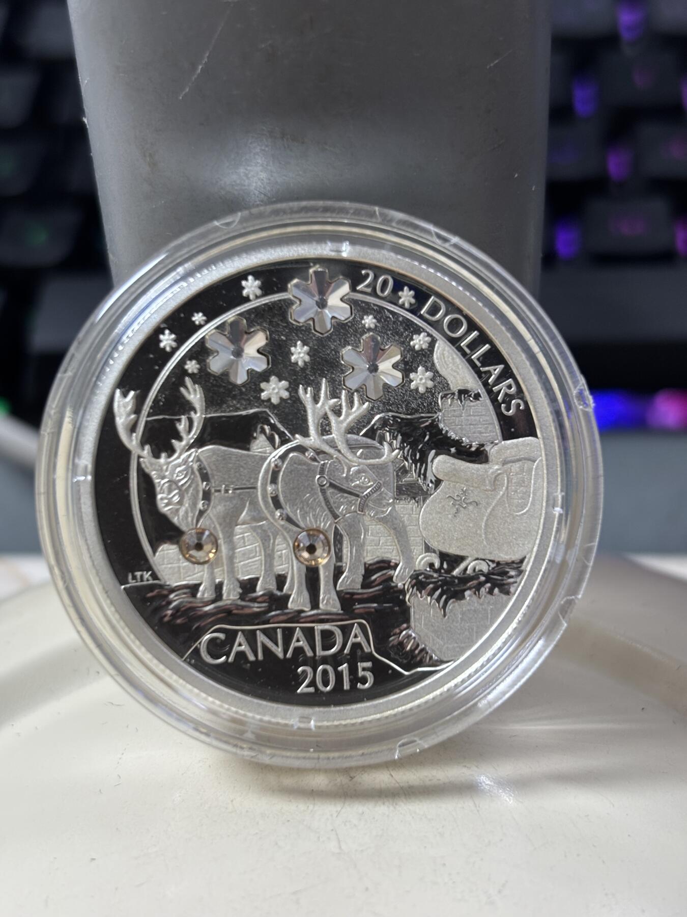 第188期拍卖 加拿大2015年圣诞节系列麋鹿镶嵌黄水晶银币,9999银，1盎司，发行量7500枚