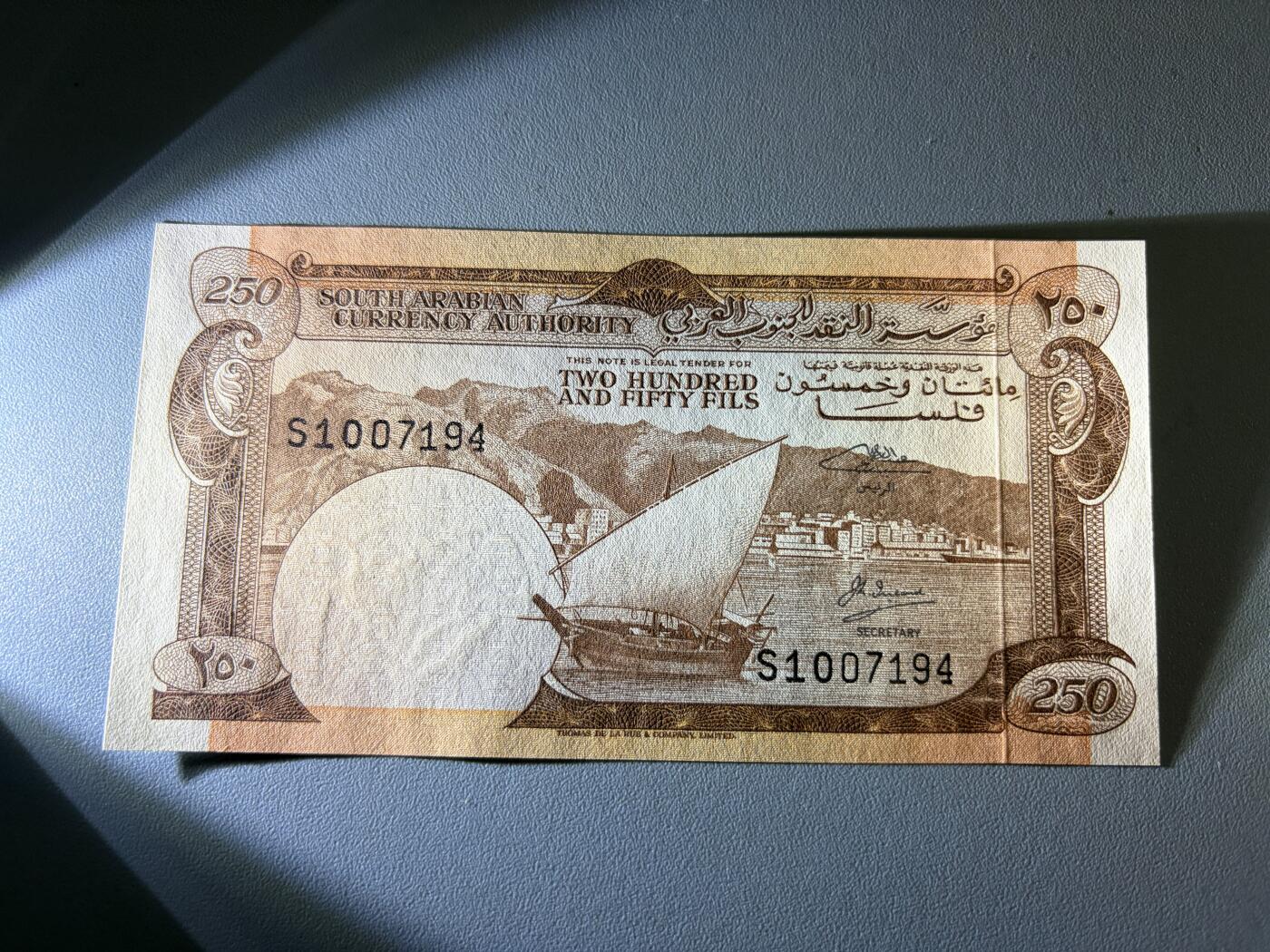 咖啡豆•收藏 2026年Jan_21th世界各国纸币拍卖 南阿拉伯也门 1965年 250费尔 全新UNC 外国纸币