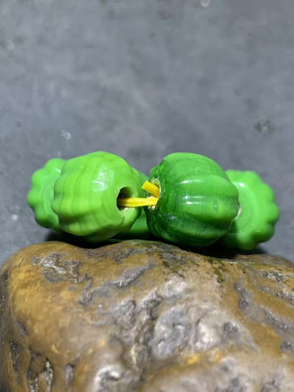 建国前后库存上等松石绿色琉璃瓜珠一组