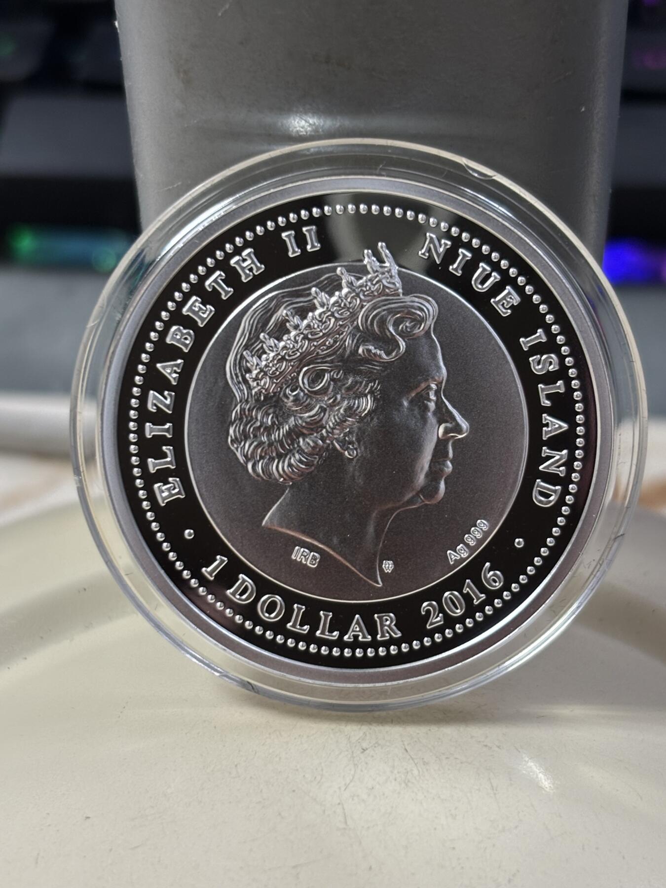 第188期拍卖 纽埃2016年拯救地球SOS系列2金蟾彩色精制银币，17.5克，发行999枚