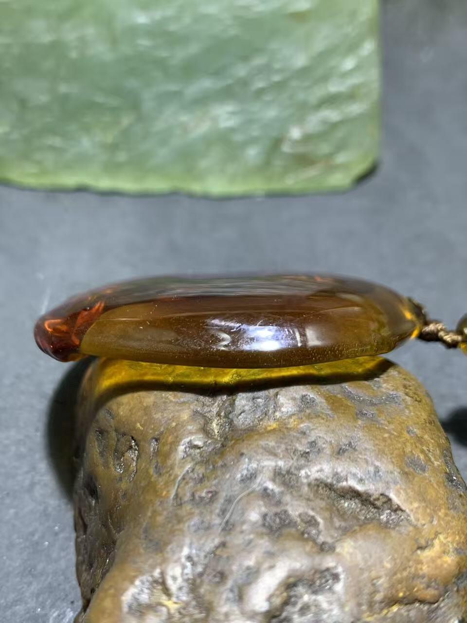 放福利！精美古法琥珀色琉璃如来佛祖吊坠一个！