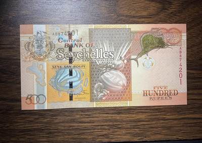 【礼羽收藏】🌏世界钱币拍卖第120期 -  塞舌尔 老版500 卢比最大值筋票 猫头鹰 ，本为UNC人为失误弄出了一道小微软折(如图红圈处所示不拍仙图不隐藏问题)不打强灯基乎看不见灯下无斑角尖。品质非常好适合预算不高和配套者的福音