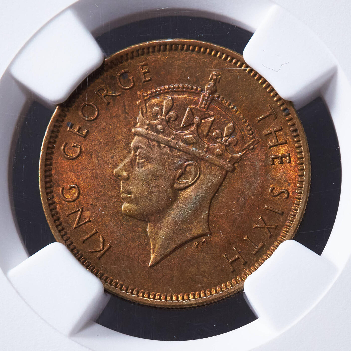 【俄甄集藏】“万象更新、马呈祥瑞”迎新春俄甄精品场-2026年(047)01-21 星期三 晚 19:30 全场包邮 英属香港1950年乔治六世一毫铜币/1973年伊丽莎白二世大一元镍币，NGC MS62/PCGS MS66，两枚一对