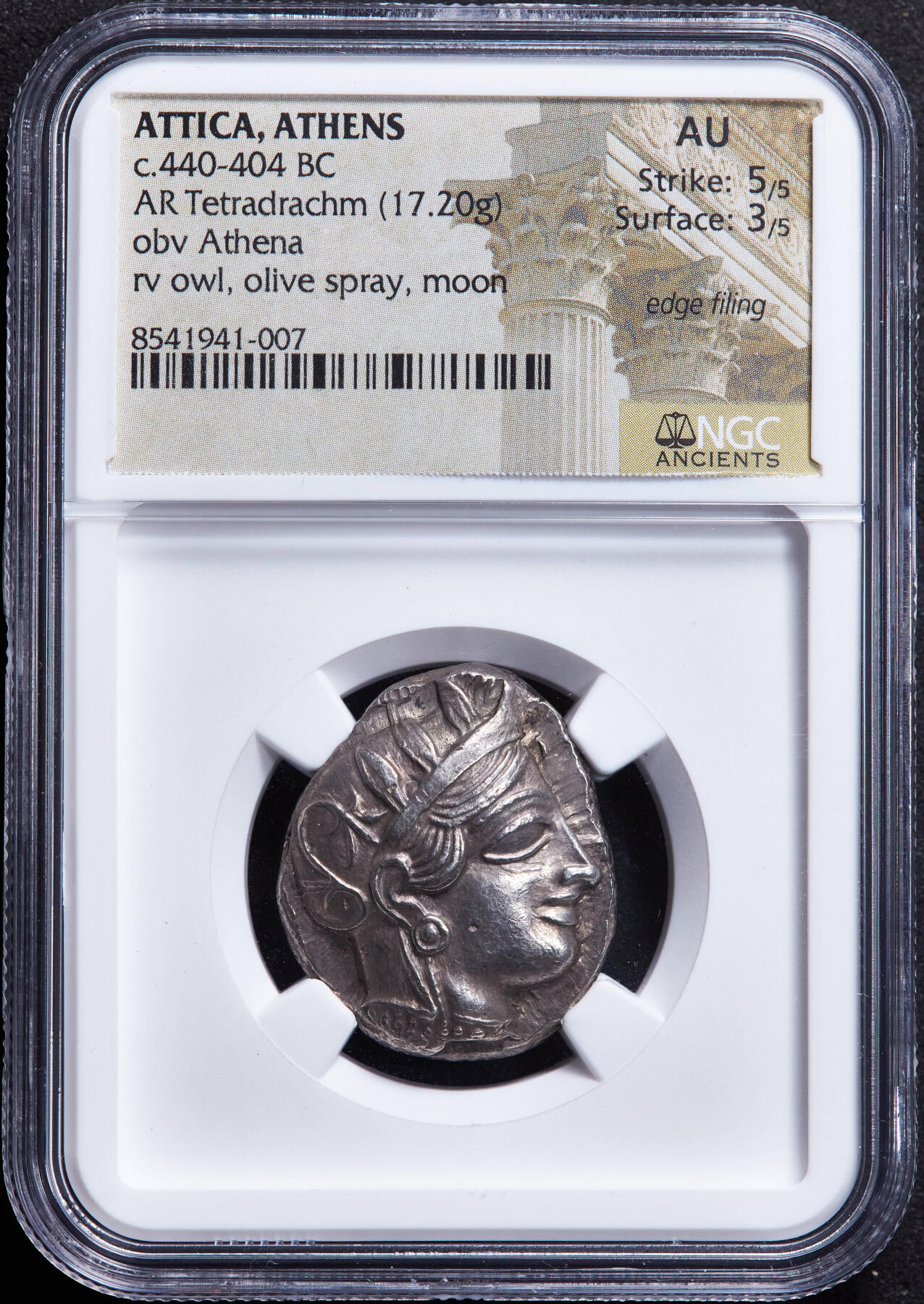 【俄甄集藏】“万象更新、马呈祥瑞”迎新春俄甄精品场-2026年(047)01-21 星期三 晚 19:30 全场包邮 古希腊雅典城公元前440-前404年雅典娜与猫头鹰四德拉克马银币，NGC ChAU (Str5/5, Sur3/5)，正面雅典城守护神雅典娜戴阿提卡式头盔头像，盔舌上有3片橄榄树叶，背面是一只站立的猫头鹰，右方为雅典城的缩写ΑΘΕ，左方为橄榄枝及一钩新月，版模清晰优美，包浆匀称耐看，无懈可击的品相，热门品种，重17.2克
