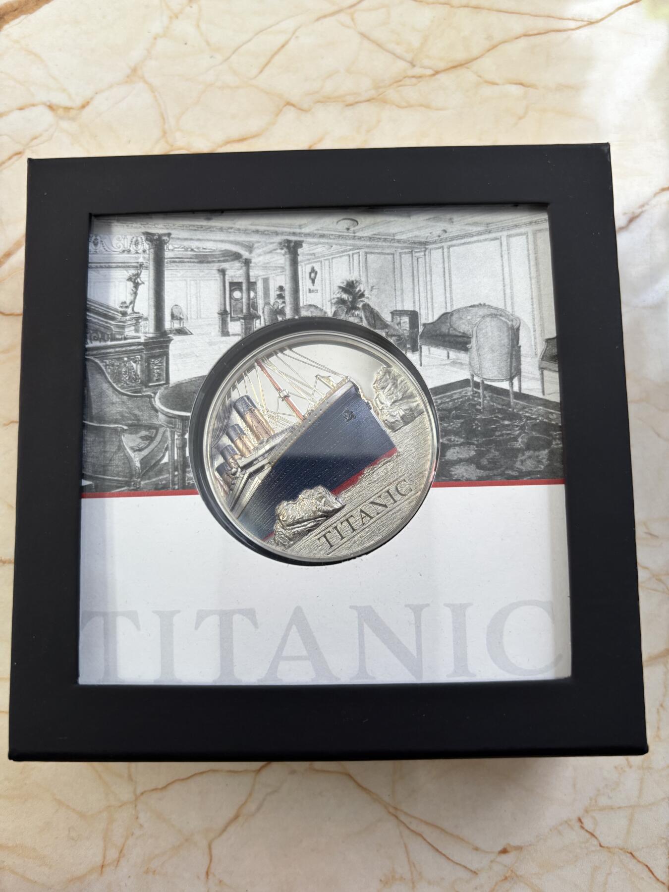 第188期拍卖 库克2022年泰坦尼克号110周年3盎司镶嵌煤块彩银币，999银，发行500枚