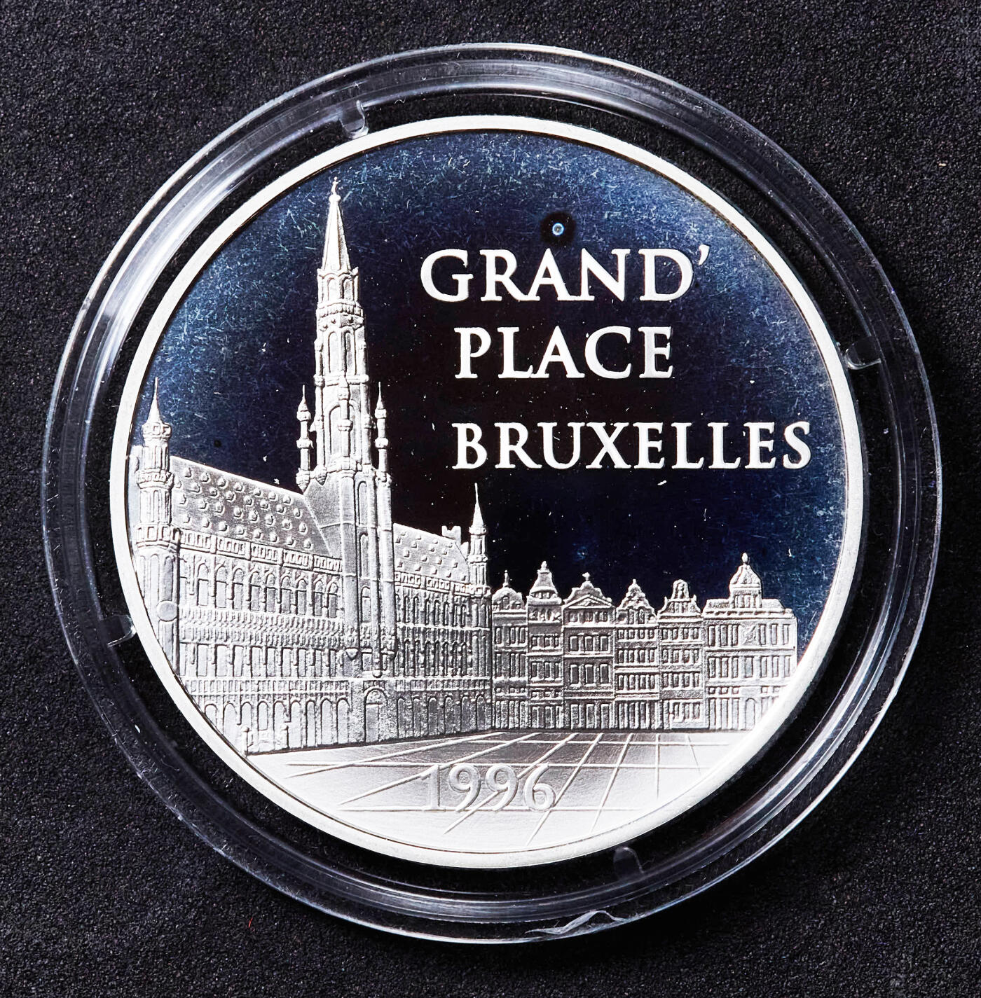 【俄甄集藏】“万象更新、马呈祥瑞”迎新春俄甄精品场-2026年(047)01-21 星期三 晚 19:30 全场包邮 法国1996年欧洲历史建筑系列-布鲁塞尔大广场100法郎/15欧元精制银币，原盒证，重22.22克，900银，发行量20000枚