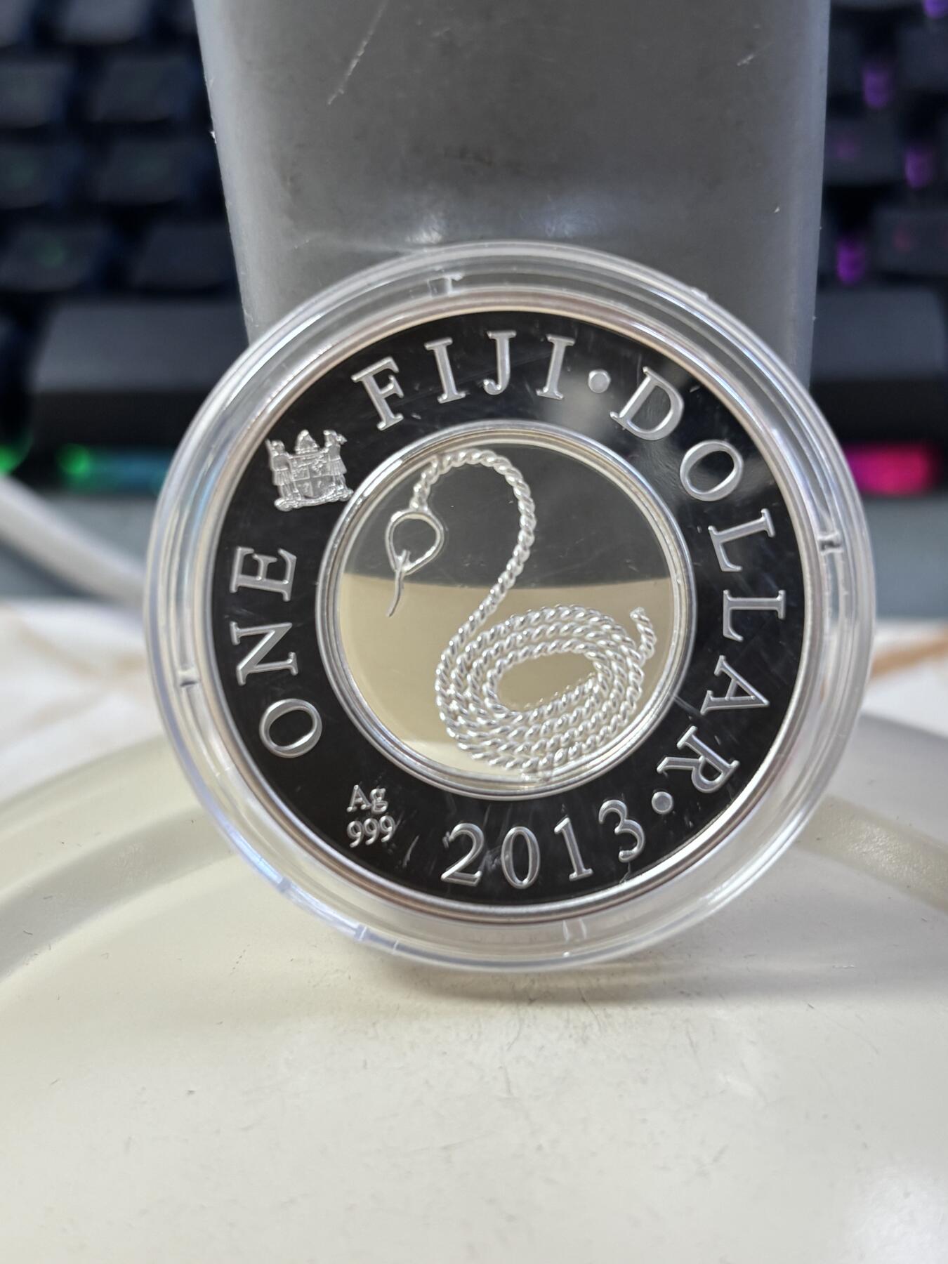 第188期拍卖 斐济2013年中国生肖蛇年花丝灵蛇掐丝工艺镂空银币20.5克，999银，发行4000枚