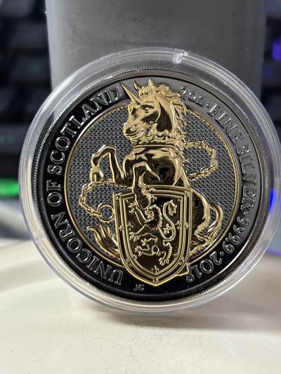 第188期拍卖 - 英国2018年女王神兽系列独角兽2盎司钌化镀金纪念银币，999银，发行2000枚，有氧化