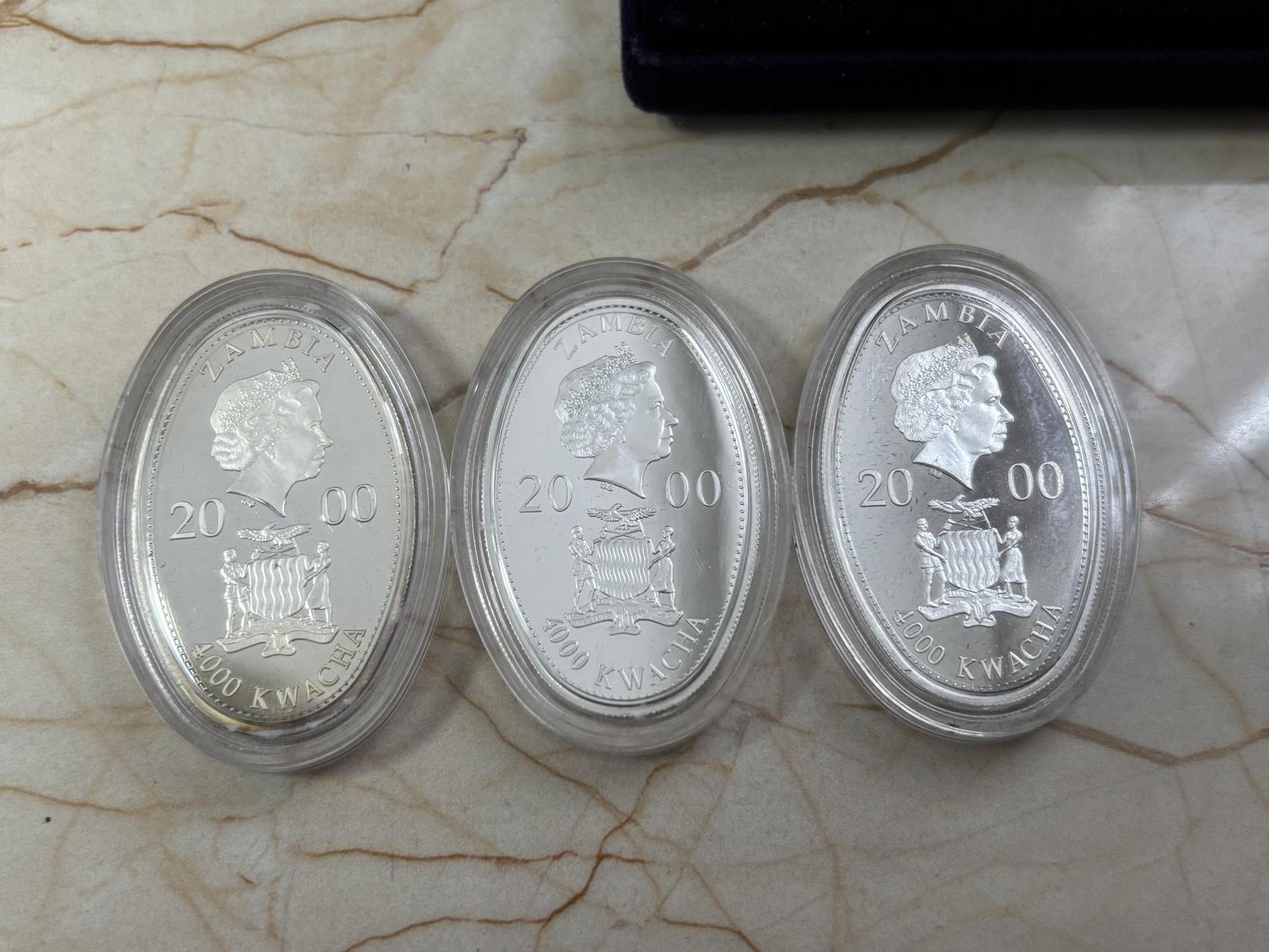 第188期拍卖 赞比亚2000年人类航海千年2椭圆形彩色精制纪念银币3枚套，20克*3,925银，发行15000套，有氧化