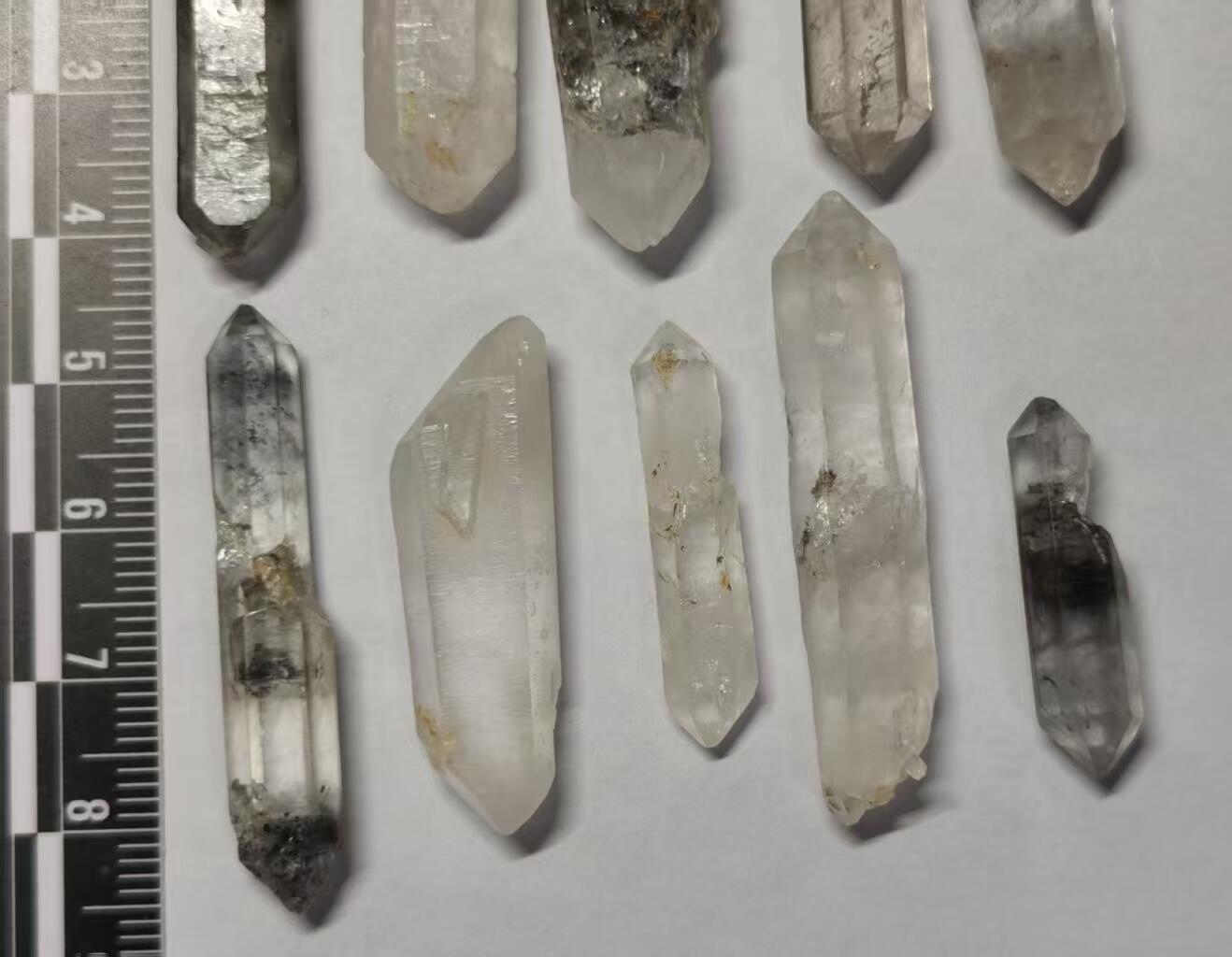 七河·世界币章小拍（总第34期） 藏家出品 X716（3） 长条状云贵闪灵水晶原石 一组 10 件