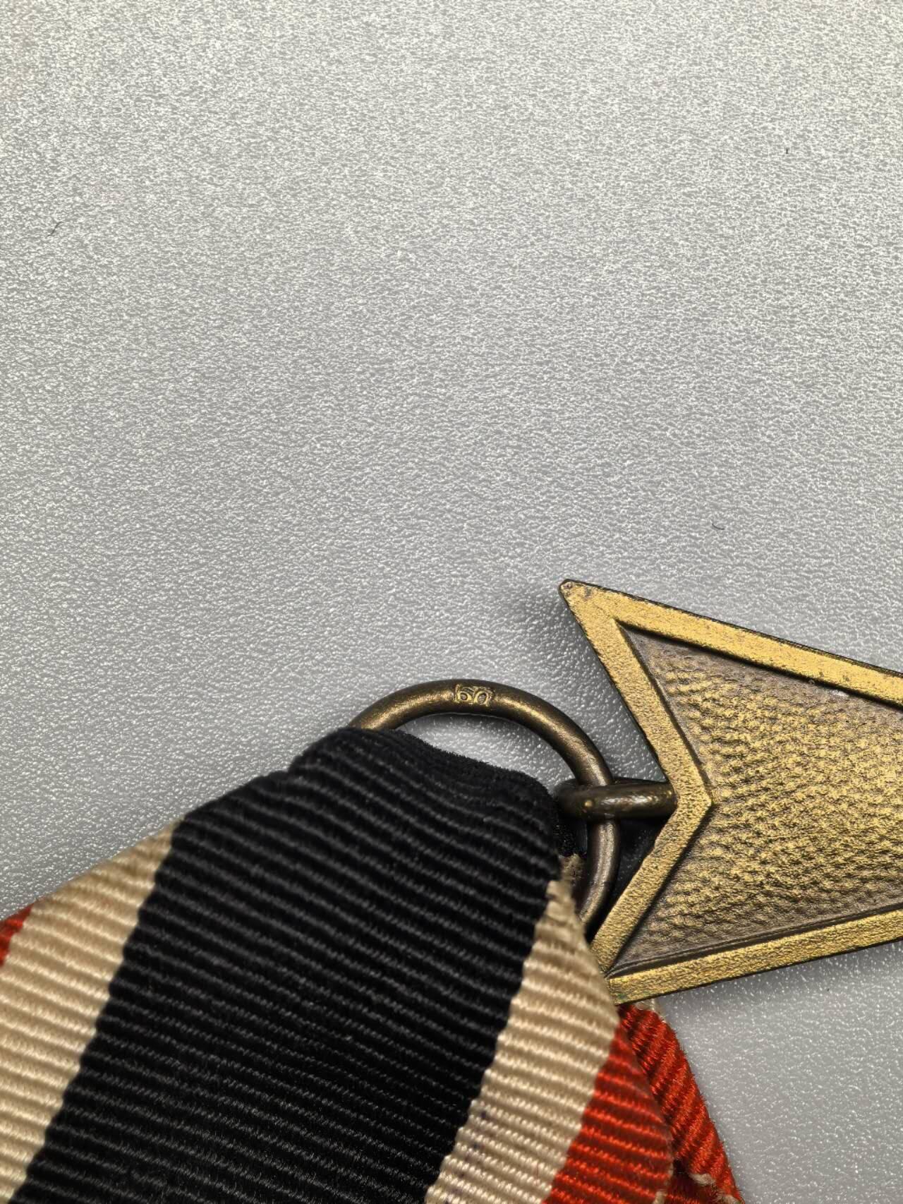 小驴勋章奖章收藏1月17日周六晚六点拍卖（珍爱和平，收藏战争，铭记历史，勿忘国耻，忠党爱国。有偿代拍，送拍规则在简介最后，参拍须阅读规则后再参拍，关系到运费包装发货时效真假辨别等关键信息，拍卖时不再发原图，看大图店主微信码在拍卖店铺介绍里） 得三无剑二级战功十字勋章，环打60标