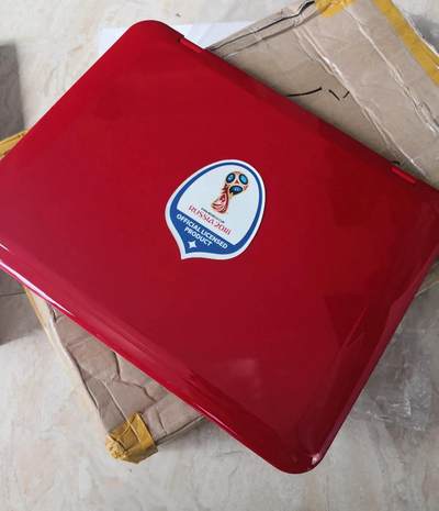 洪涛臻品批发群 精选邮票限时拍卖第1269期  2018俄罗斯世界杯最强王者纪念币套装，8枚999纯银章，每枚25克，总重200克。带原装红色收藏盒和鉴定证书，购入价6980《有发票》巴西德国意大利等国家队徽章，收藏价值高。假一罚十《此拍包邮发货》