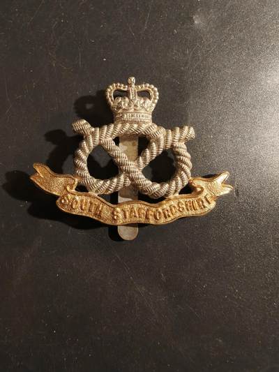 老王徽章第177期 - 英国陆军南斯塔福德步兵团帽徽   女王早期版