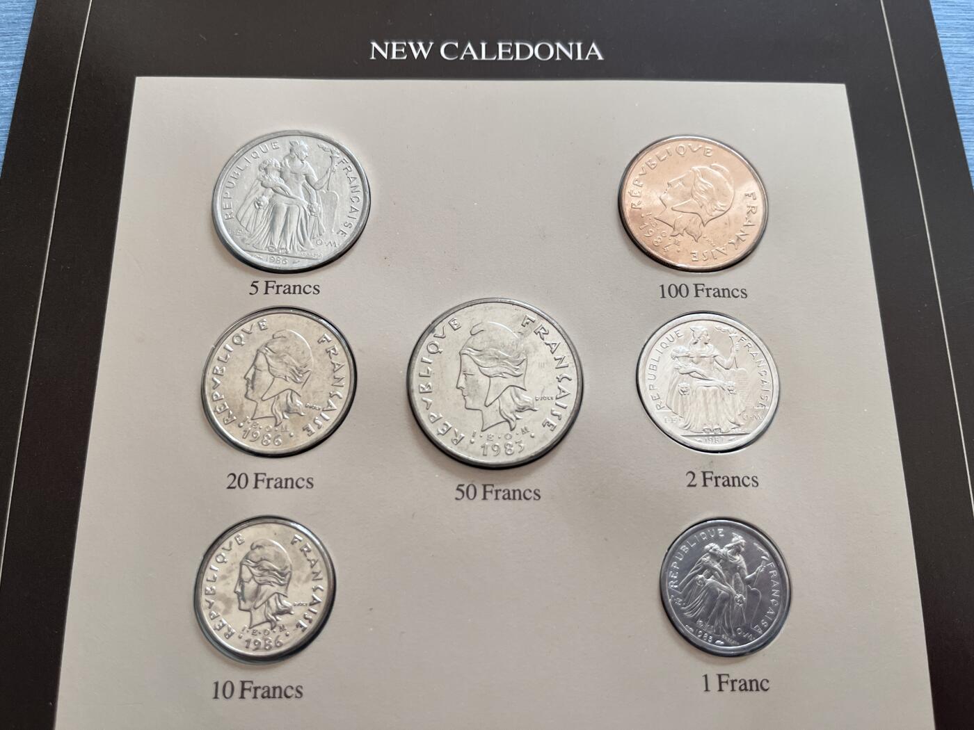 咖啡豆•收藏 2025年Jan_22th世界各国富兰克林套币拍卖 新喀里多尼亚/捷克斯洛伐克-世界各国UNC硬币套币富兰克林包装