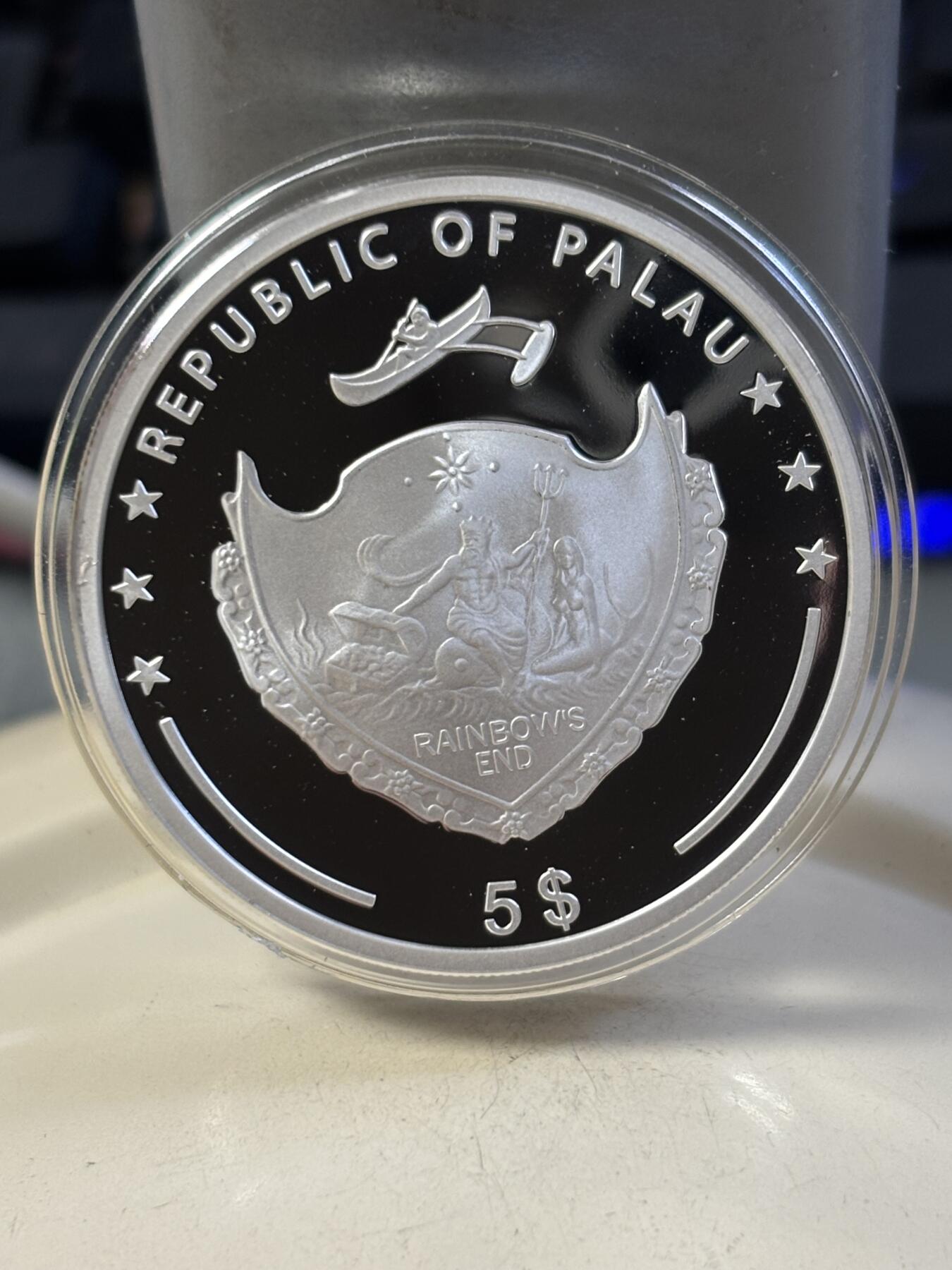 第188期拍卖 帕劳2016年珍珠系列镶嵌天然珍珠彩色1盎司精制银币，999银，发行2500枚，有瑕疵