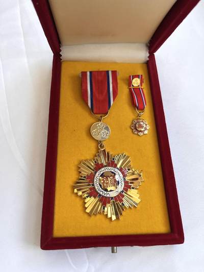 韵星假日拍卖第三十七期 -- Rimey Holidays Auction 37 - 一等服务奖章，带原盒略章