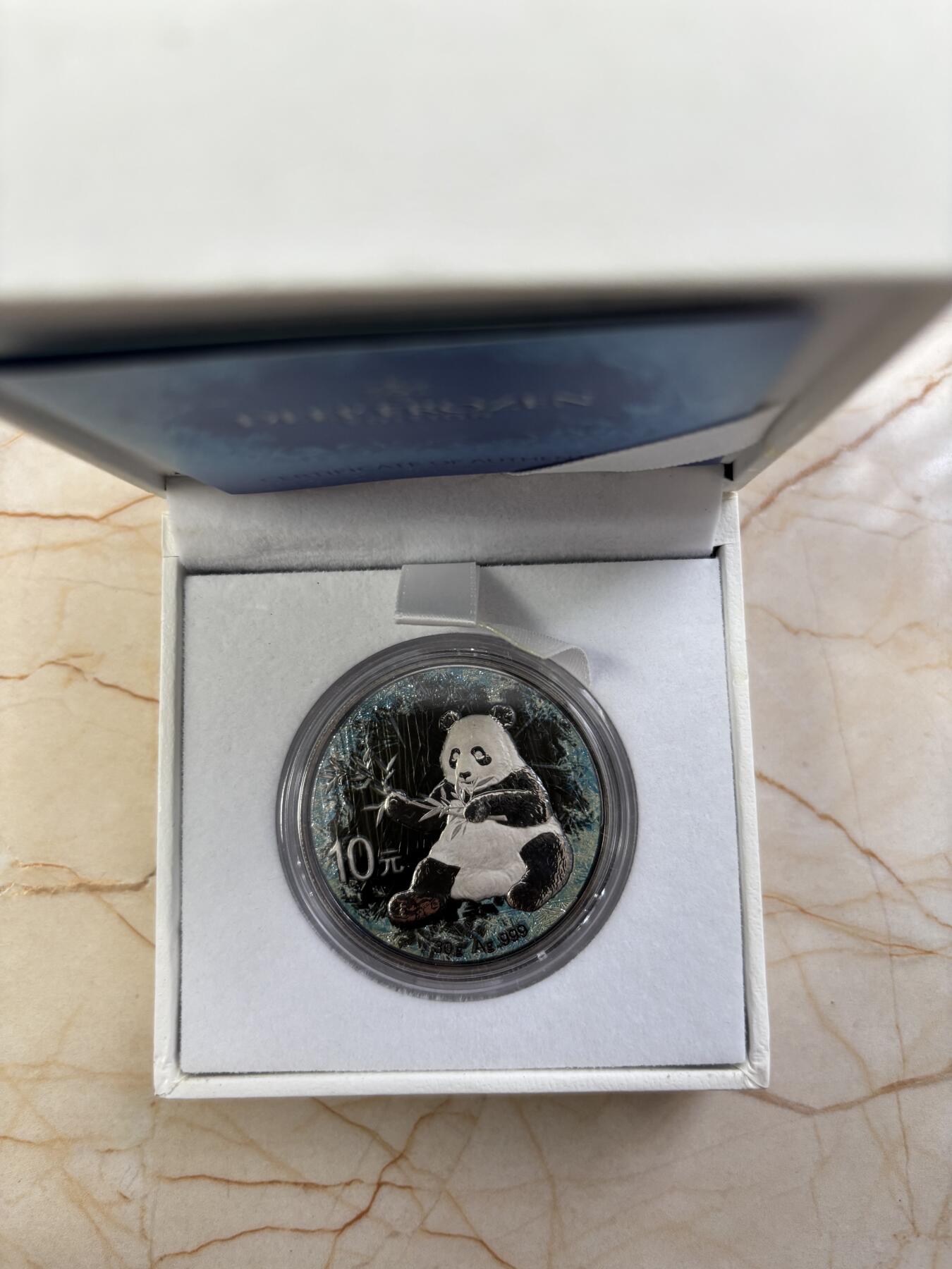 第188期拍卖 中国2017年熊猫钌化冰冻1盎司纪念银币，999银，发行量999枚
