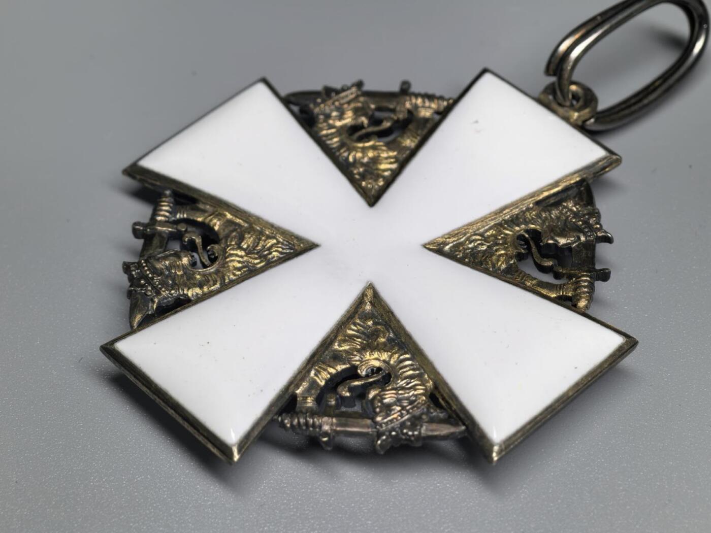 小驴勋章奖章收藏1月17日周六晚六点拍卖（珍爱和平，收藏战争，铭记历史，勿忘国耻，忠党爱国。有偿代拍，送拍规则在简介最后，参拍须阅读规则后再参拍，关系到运费包装发货时效真假辨别等关键信息，拍卖时不再发原图，看大图店主微信码在拍卖店铺介绍里）