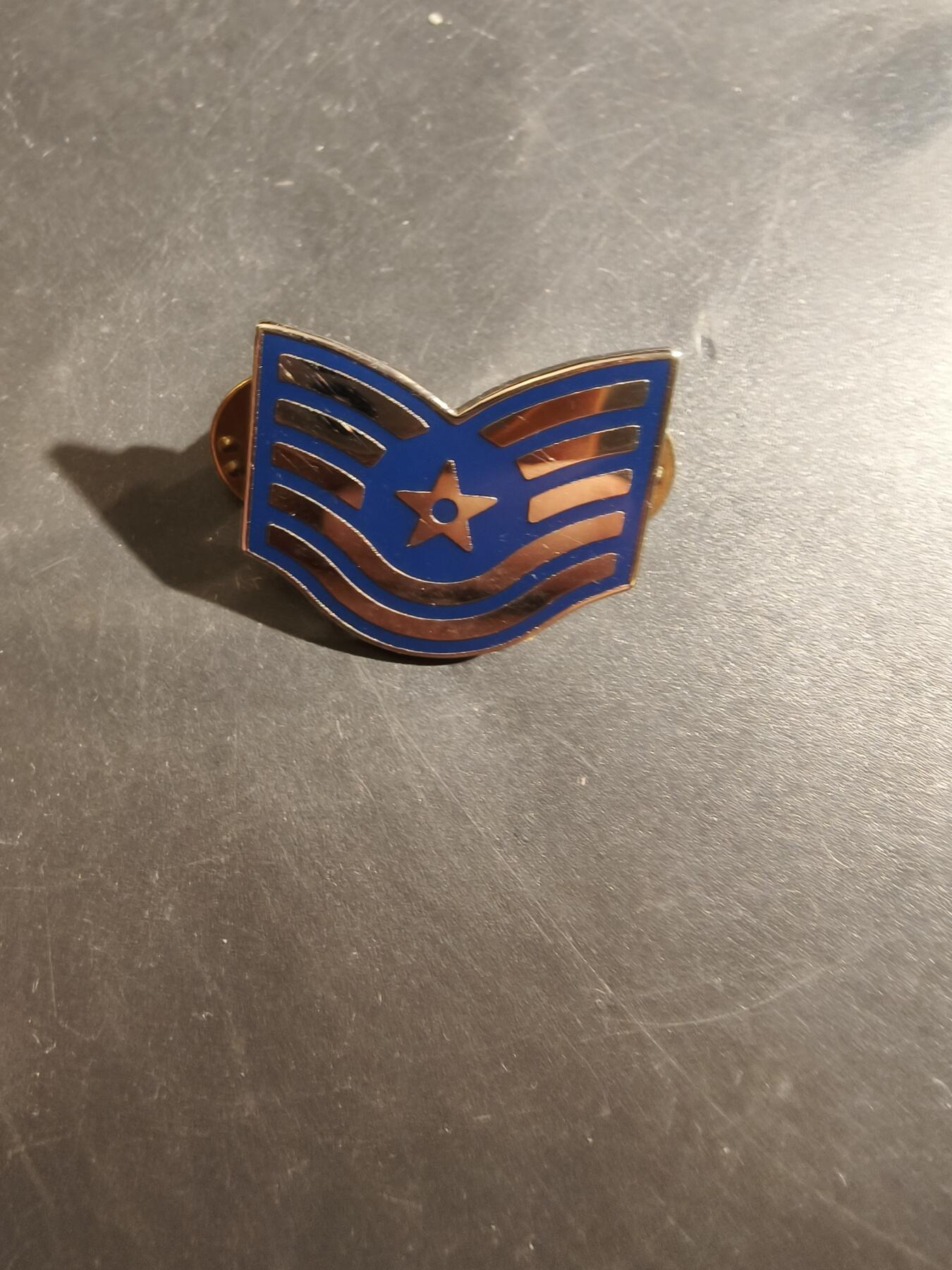 老王徽章第177期 美国空军E-6 技术军士金属军衔