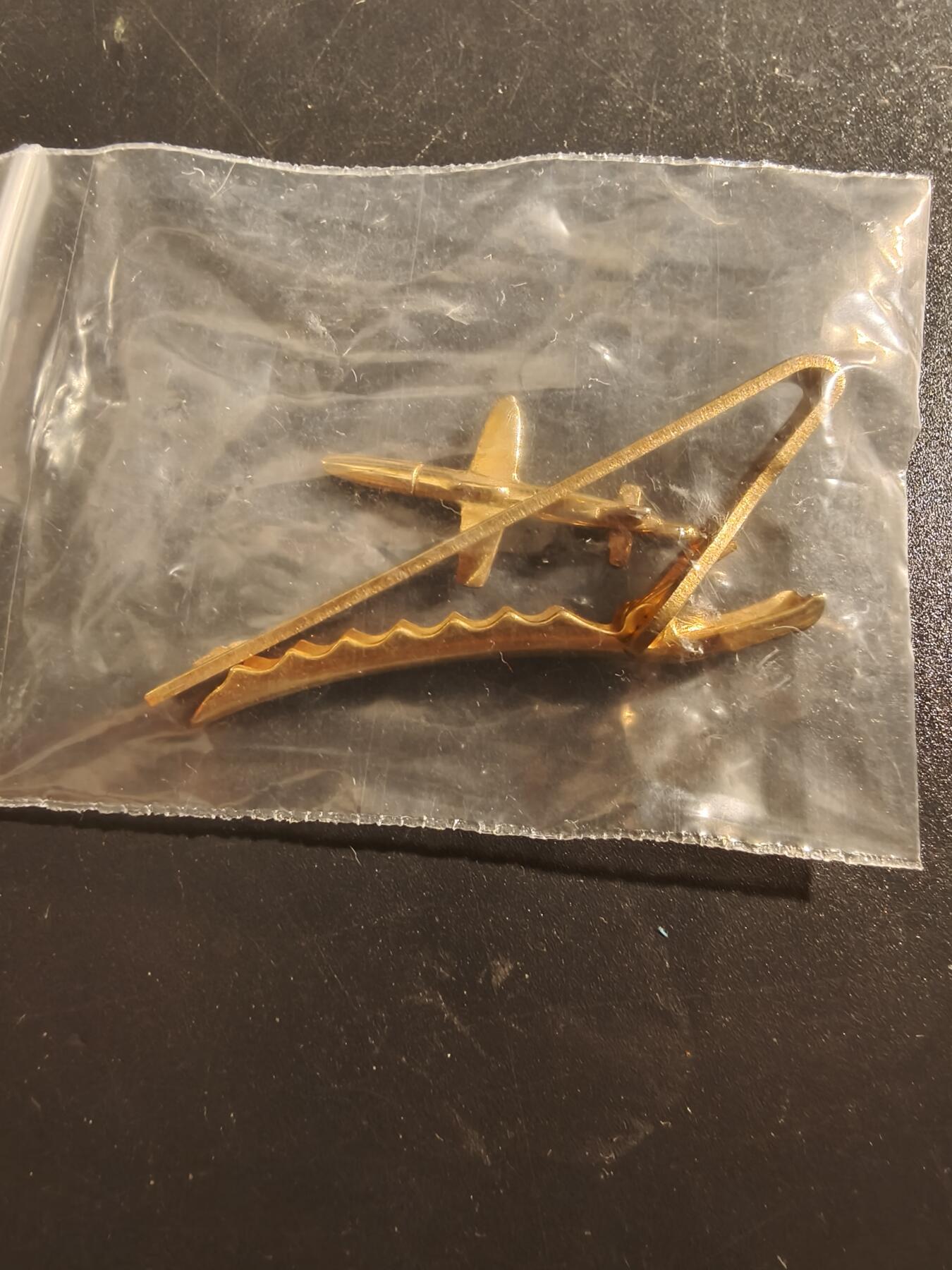 老王徽章第177期 美国空军领带夹     飞机和领带夹裂开