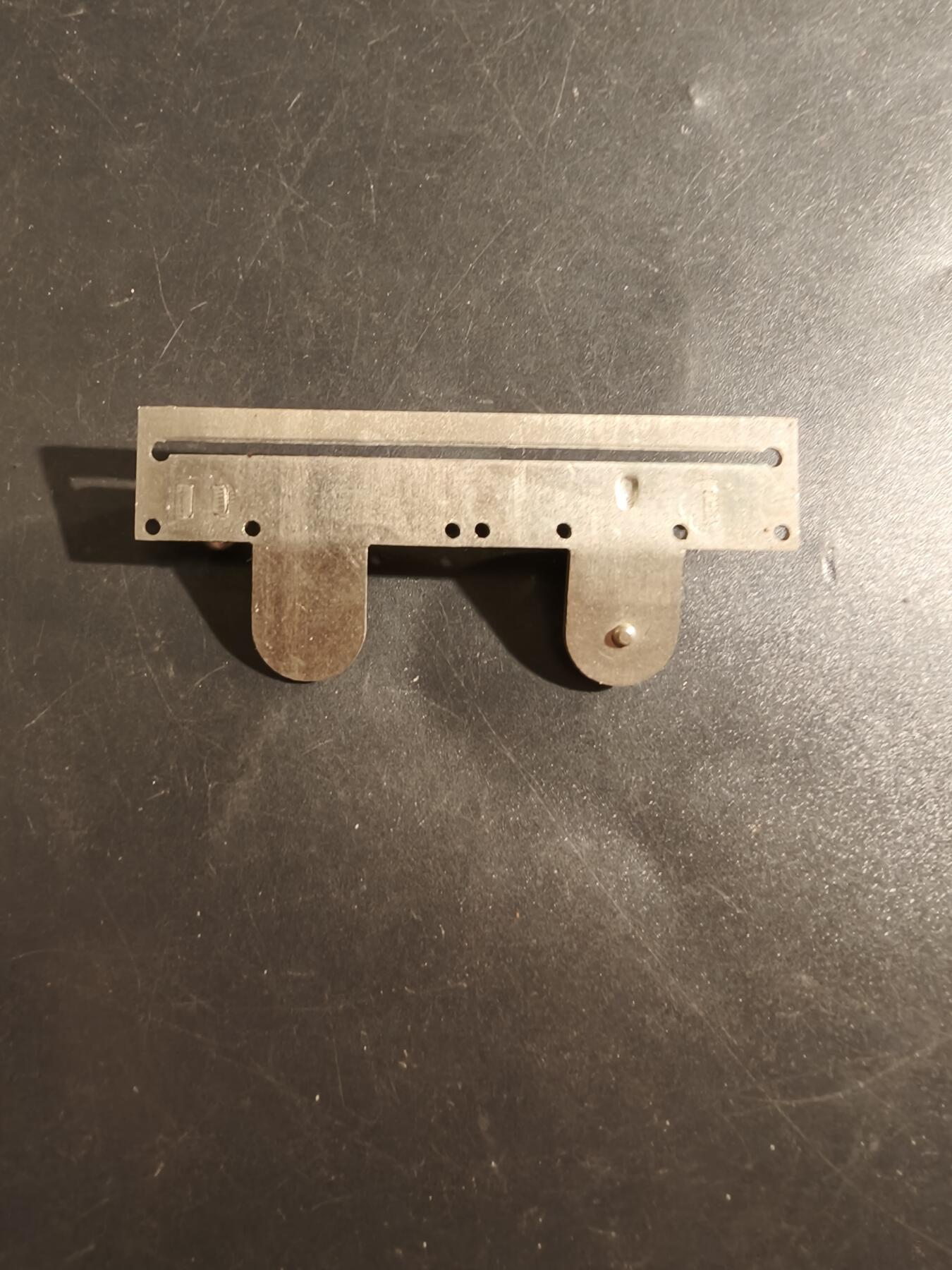 老王徽章第177期 英国2R联排挂板