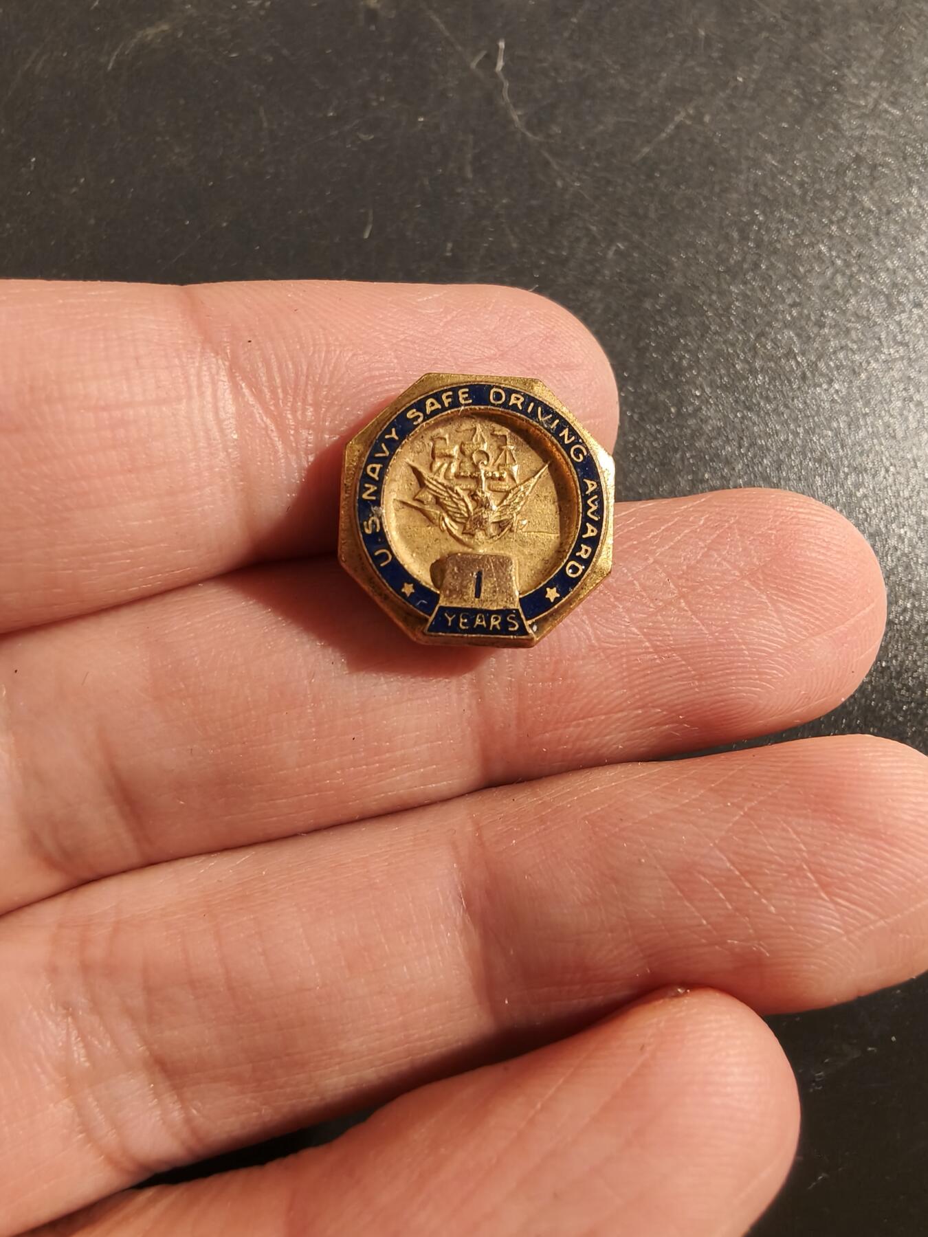 老王徽章第177期 美国海军1年安全驾驶证章   铜质珐琅