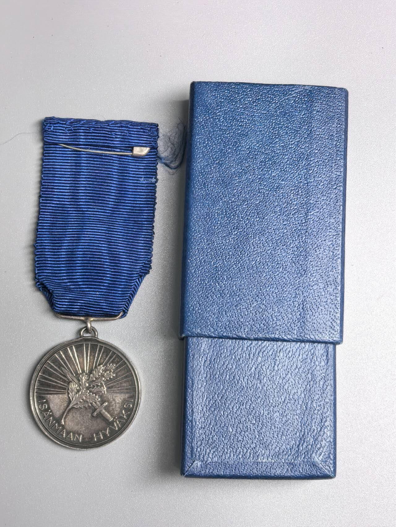 小驴勋章奖章收藏1月17日周六晚六点拍卖（珍爱和平，收藏战争，铭记历史，勿忘国耻，忠党爱国。有偿代拍，送拍规则在简介最后，参拍须阅读规则后再参拍，关系到运费包装发货时效真假辨别等关键信息，拍卖时不再发原图，看大图店主微信码在拍卖店铺介绍里）